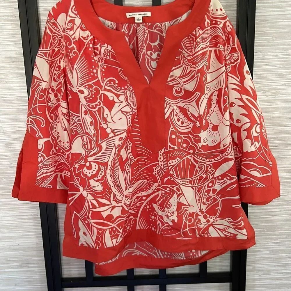 Banana republic 100% silk kimono style top peach orange butterflies size L